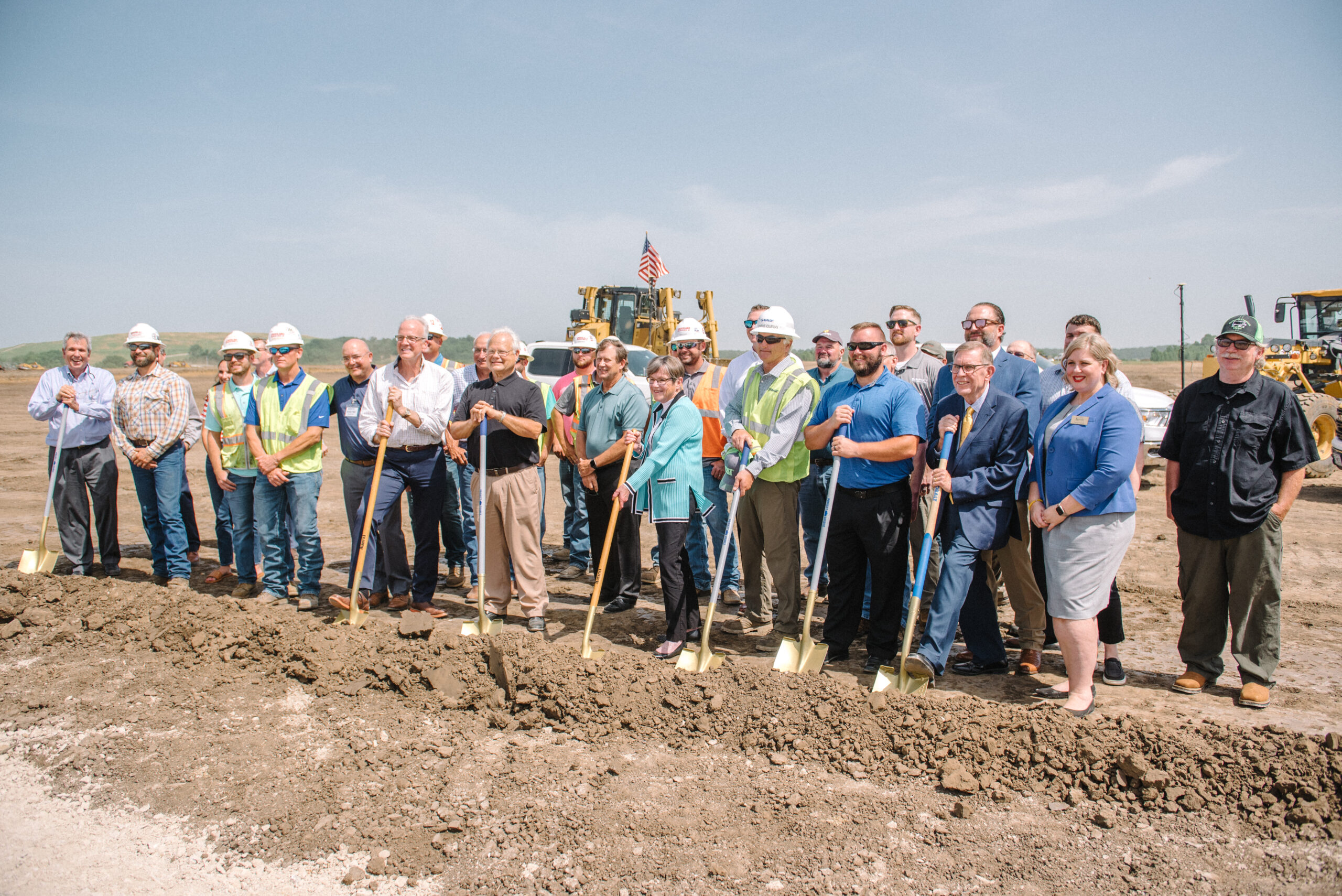Funcionarios estatales y locales apoyan el inicio de la construcción de la planta de trituración de soja de Bartlett en el sureste de Kansas, valorada en 375 millones de dólares